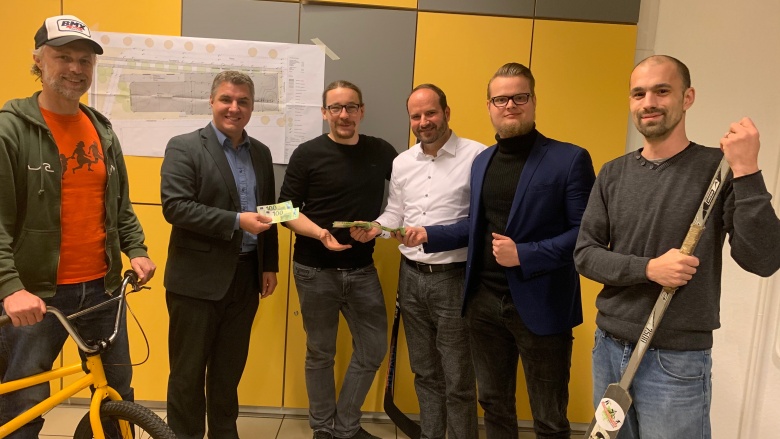 CDU Wermelskirchen und Junge Union übergaben Spende für Jugendfreizeitpark CDU Wermelskirchen und Junge Union übergaben Spende für Jugendfreizeitpark